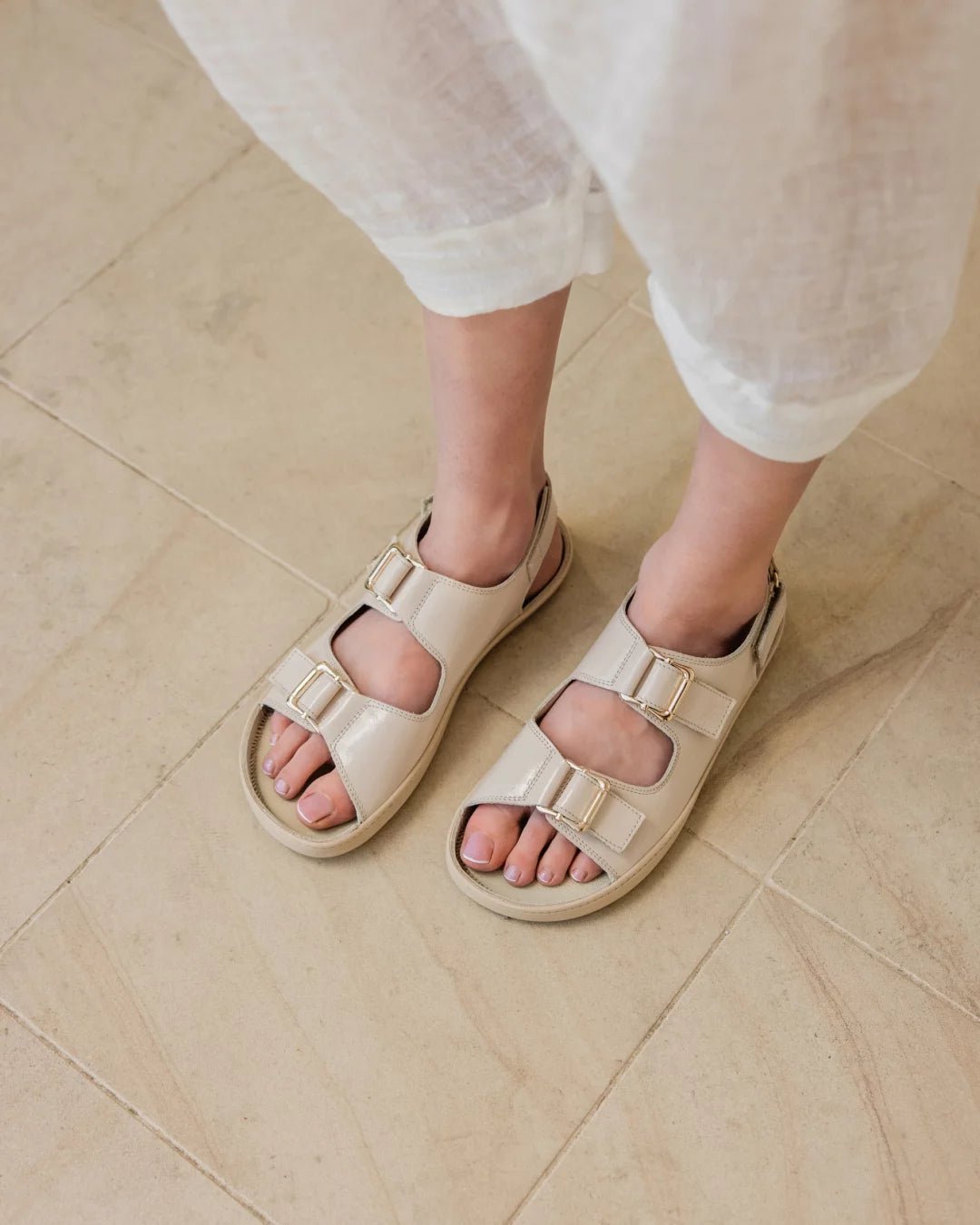 Shapen Dazzle Beige - Sandalias barefoot de hebillas