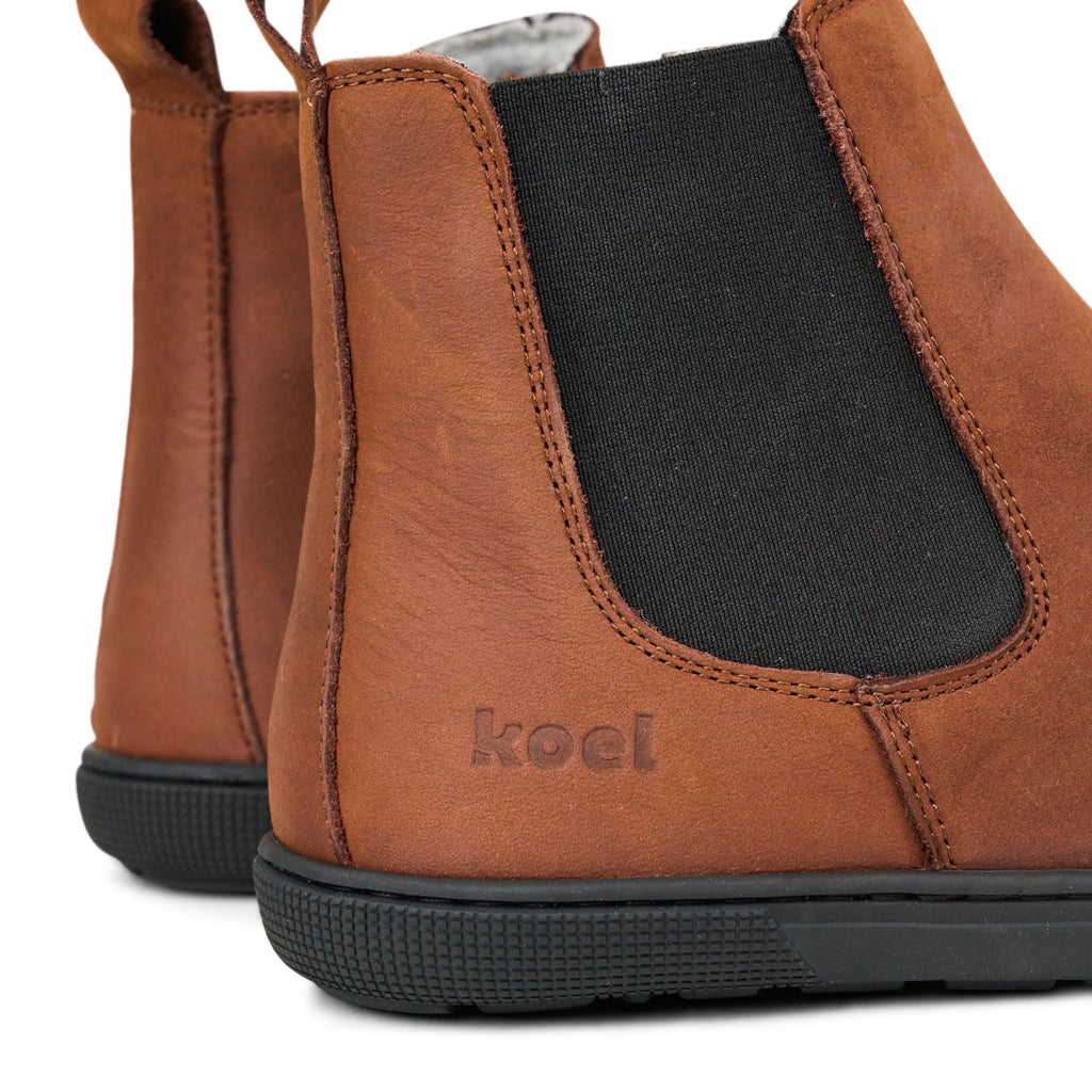 Koel Filas Merino Chocolate - Botines Chelsea barefoot de cuero con forro de lana marrones