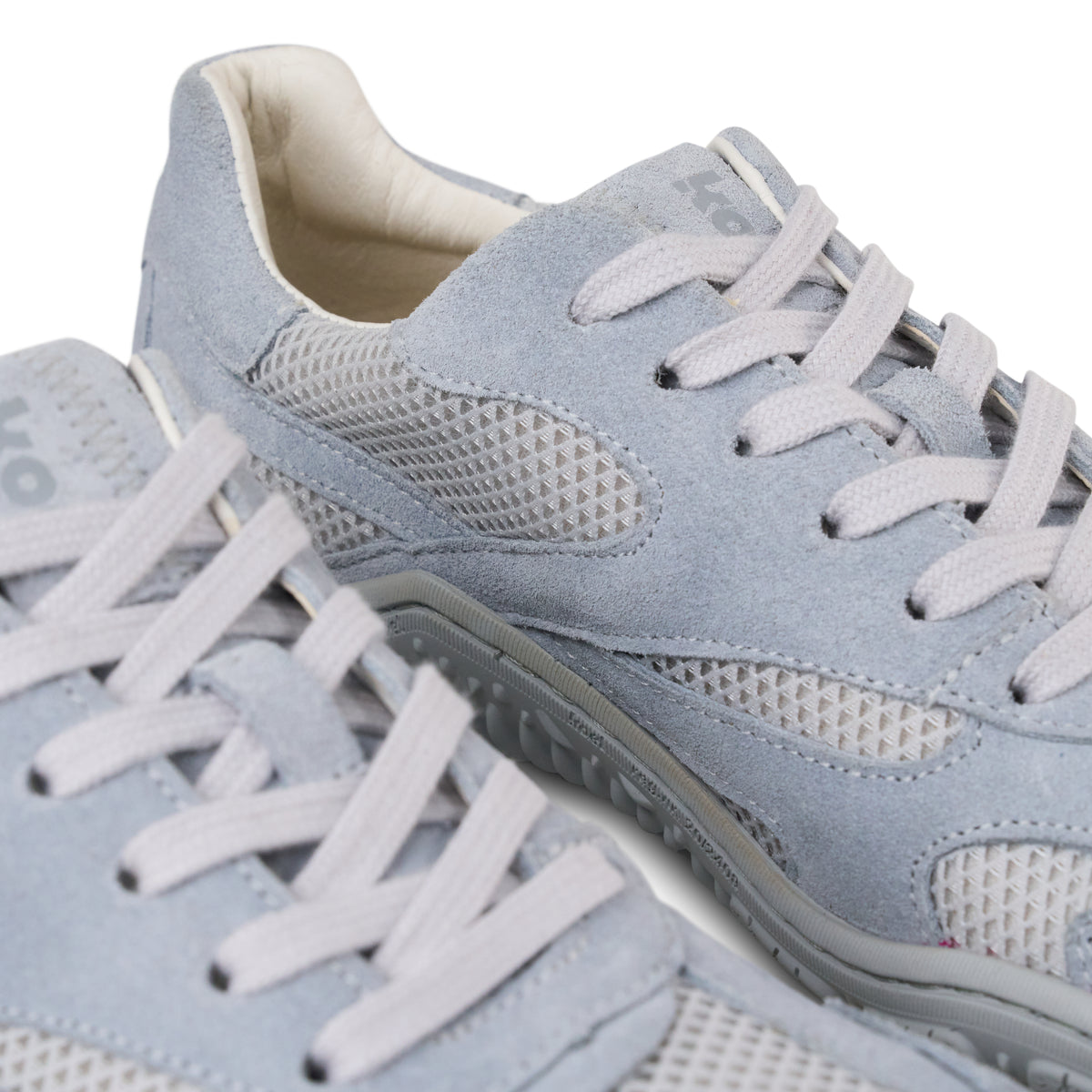 Koel Rita Suede Light Grey - Zapatillas barefoot ligeras de mujer para senderismo y trekking media montaña grises