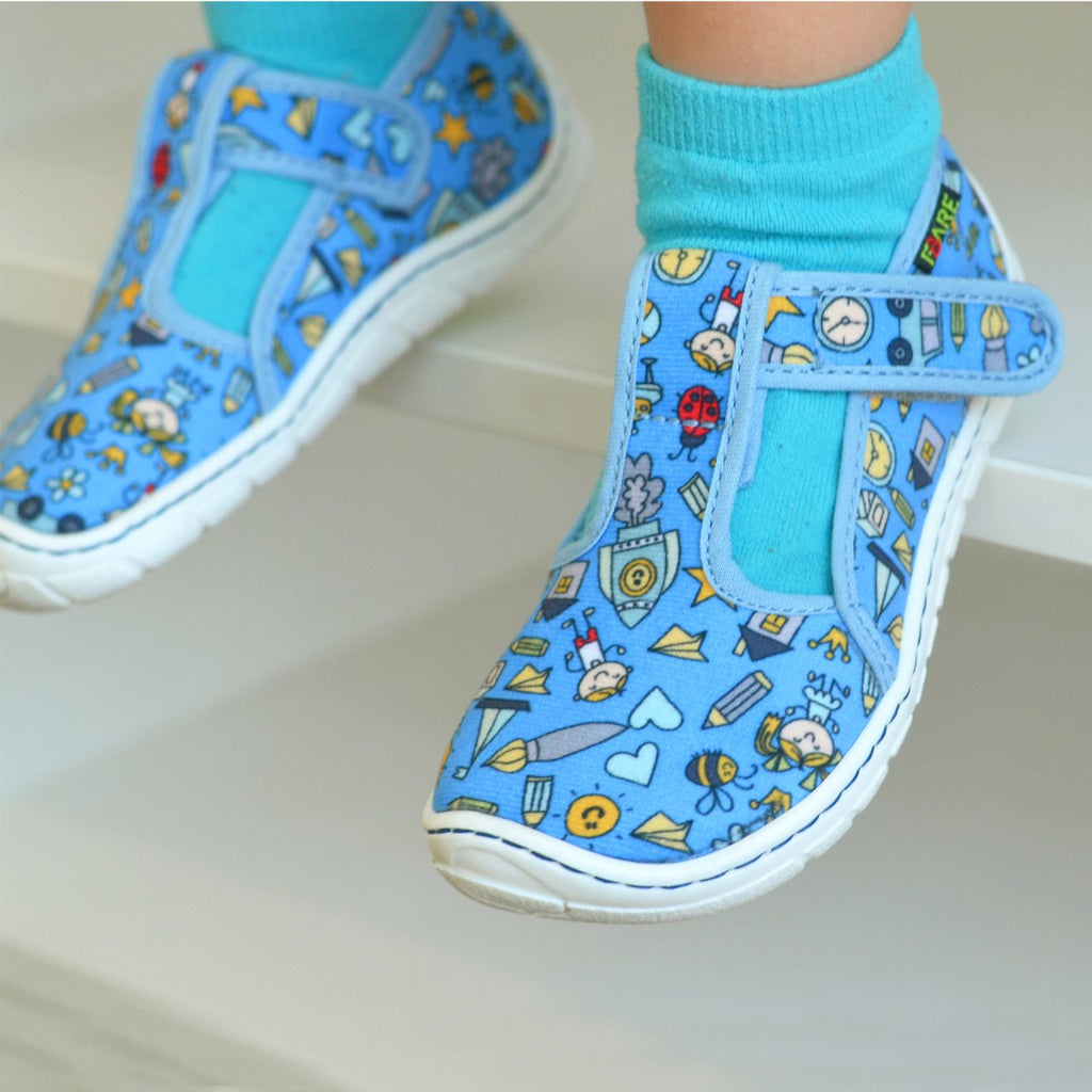 Fare Bare Slippers Light Blue - Zapatillas de casa barefoot infantiles azules con estampado de dibujitos