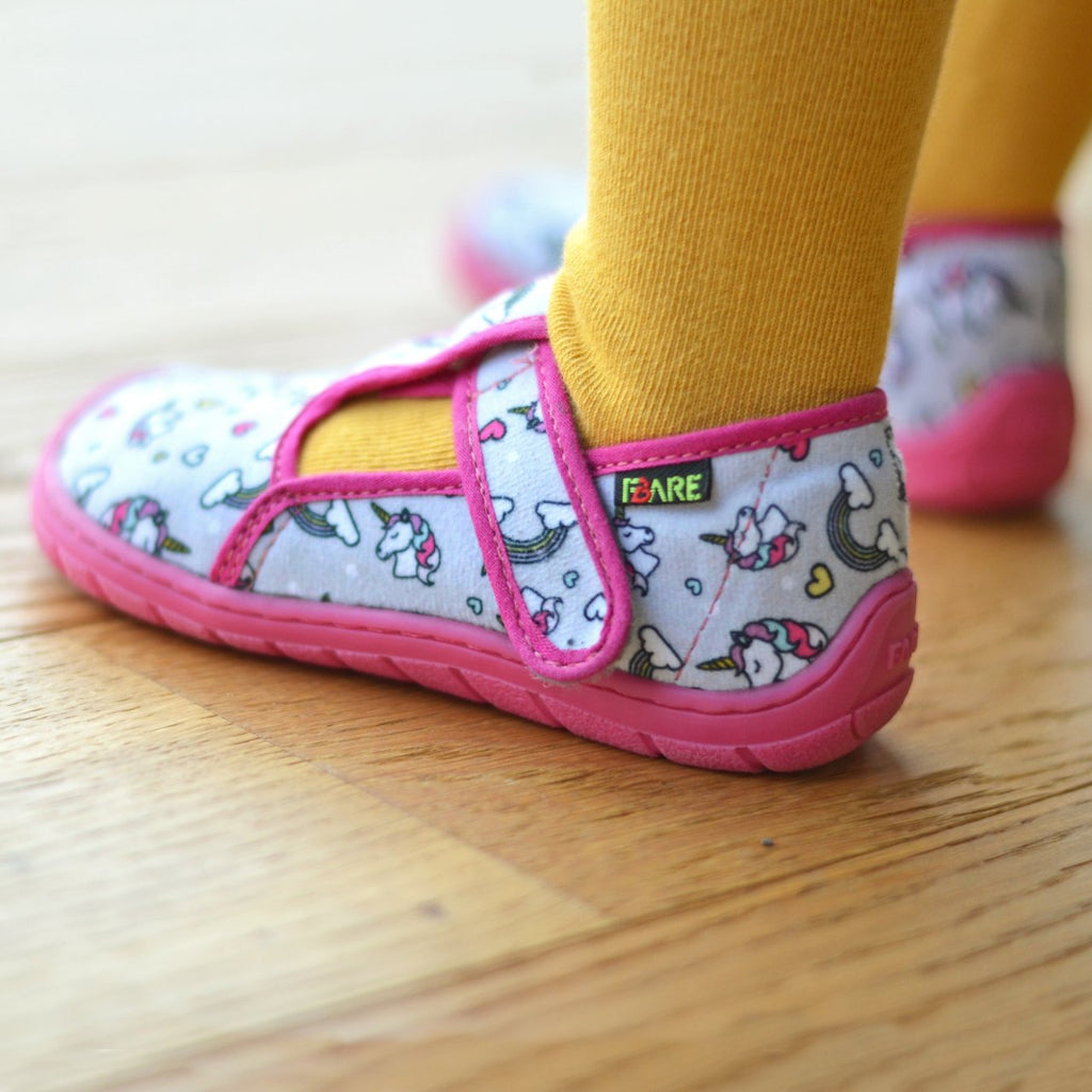 Fare Bare Slippers Grey Unicorns - Zapatillas de casa barefoot infantiles grises con estampado de unicornios