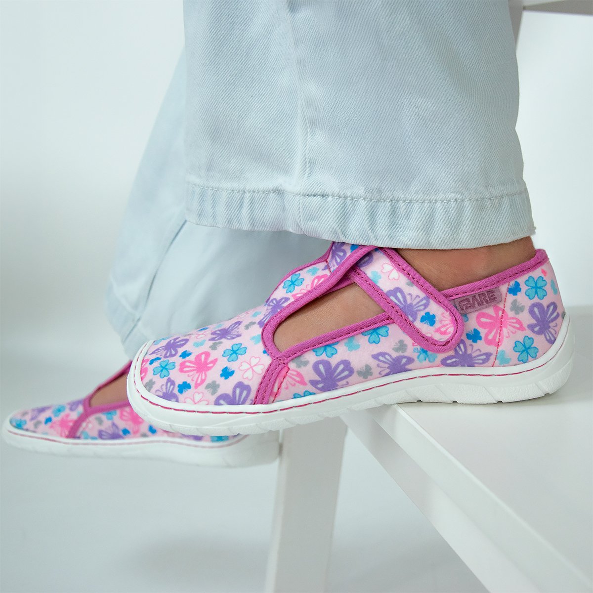 Fare Bare Slippers Pink Flowers - Zapatillas de casa barefoot infantiles rosas con estampado floral