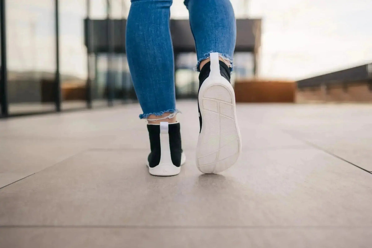 Be Lenka - Rebound High Top Black & White - Lonetas barefoot de caña alta negras