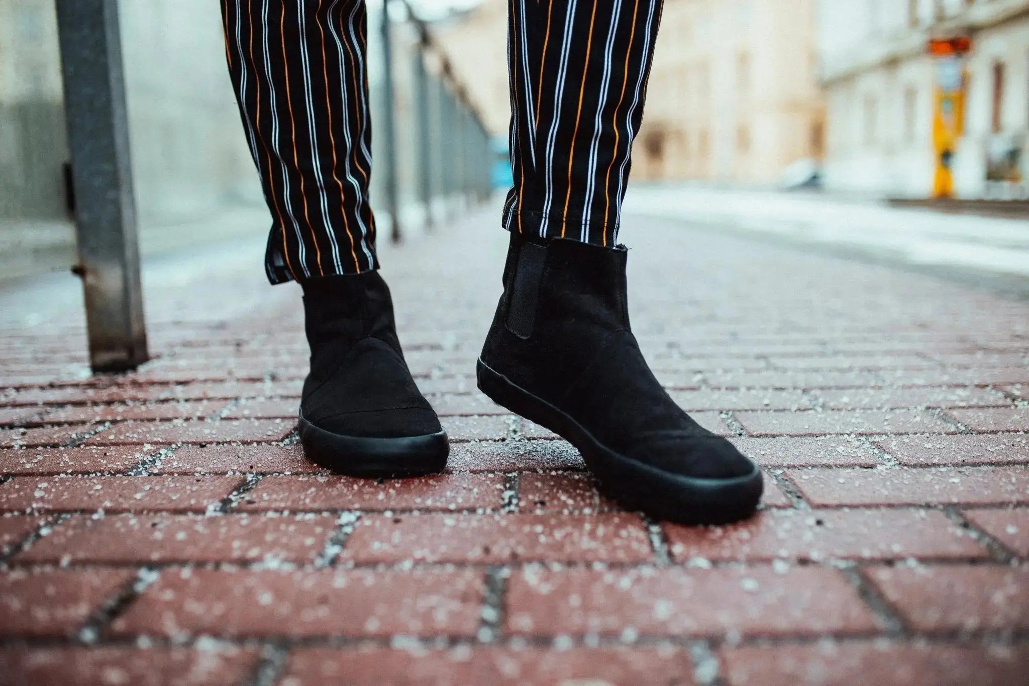 Bohempia - Rola Black & Black - Botas chelsea barefoot veganas unisex negras