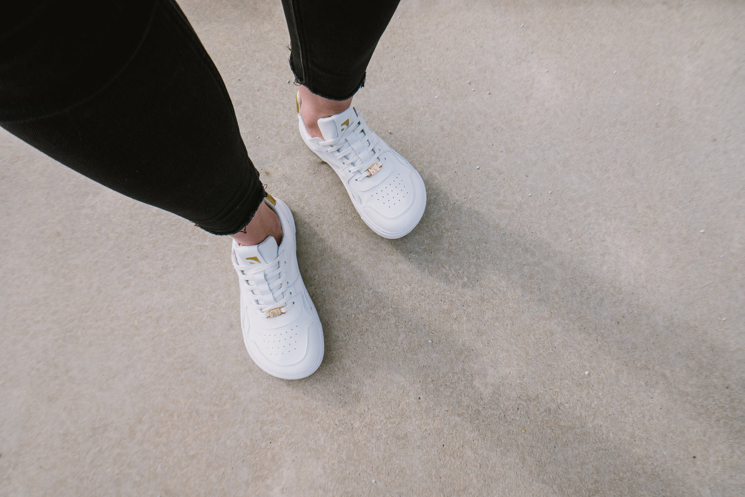 Barebarics - Zing White & Gold Leather- Deportivas barefoot-Barebarics-Cacles Barefoot-Tienda de calzado barefoot respetuoso minimalista