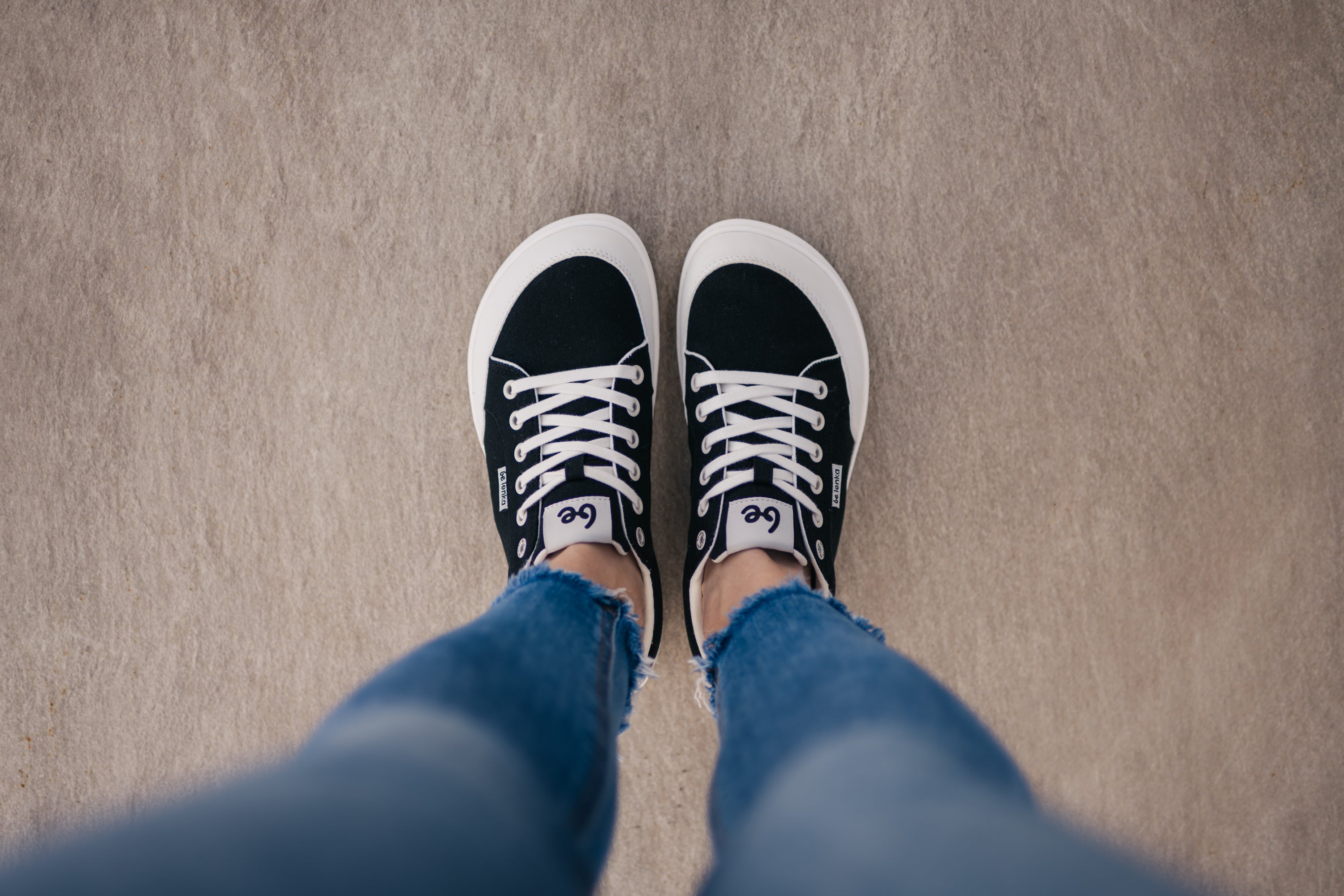 Be Lenka - Rebound Black & White - Lonetas barefoot