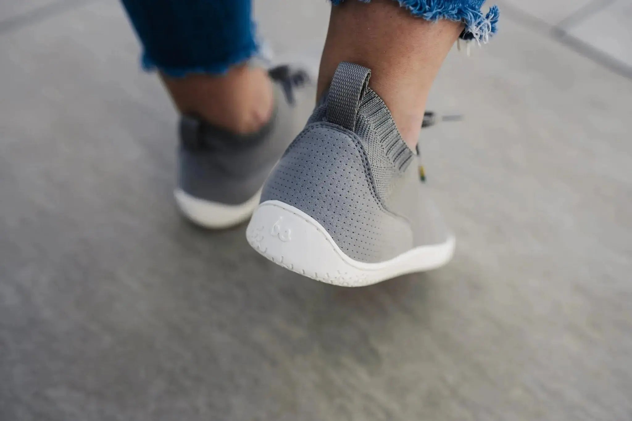 Be Lenka - Stride Grey & White - Zapatillas barefoot unisex grises talla 42