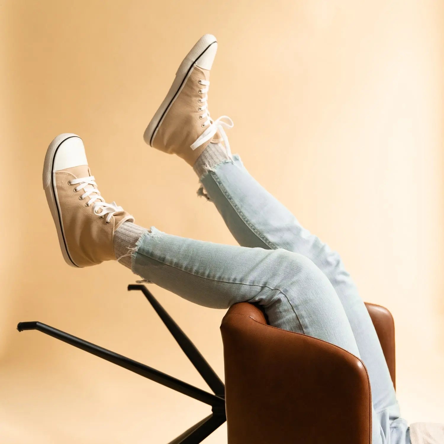 Barefoot Shoes Converse Feet Bohempia Orik Tan & White High