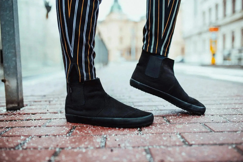 Bohempia - Rola Black & Black - Botas chelsea barefoot veganas unisex negras