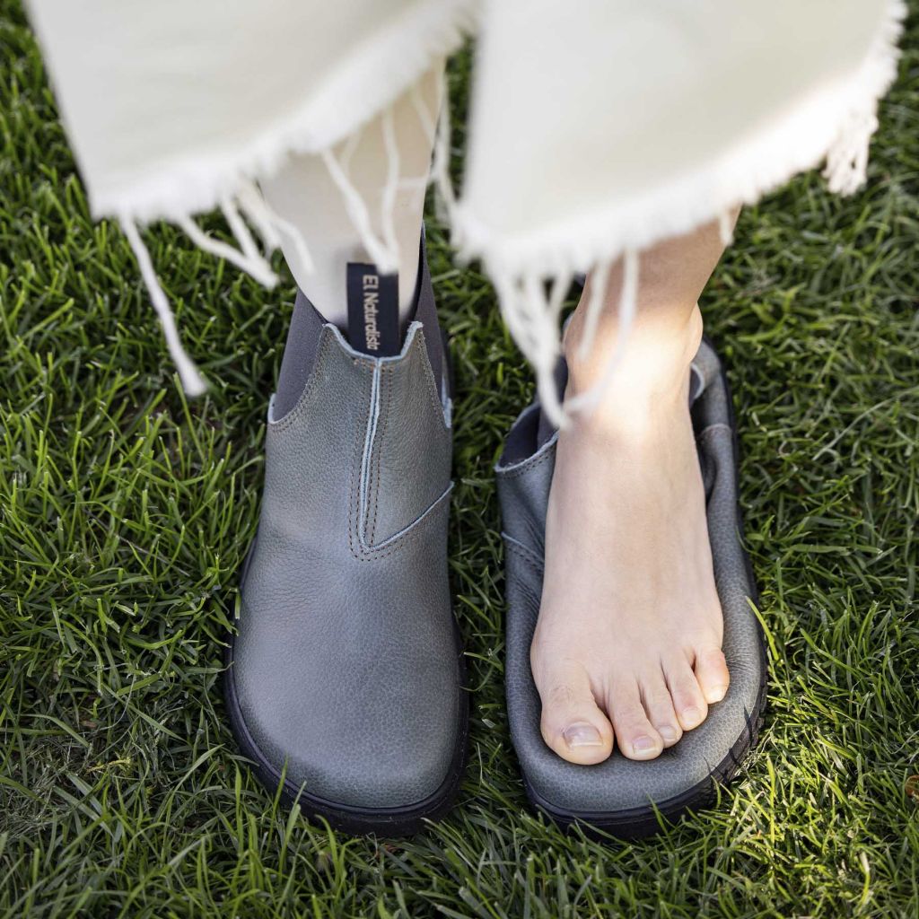 El Naturalista Nómada 5262A Alpine Grass Petrol - Botines Chelsea barefoot de mujer grises-Botas Chelsea-El Naturalista-Cacles Barefoot