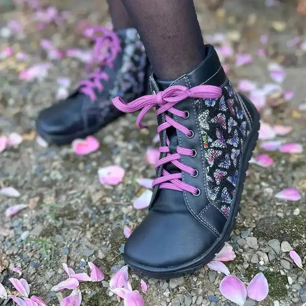 Fare Bare - AVILA All Year Butterfly Black - Botines barefoot unisex sin forro