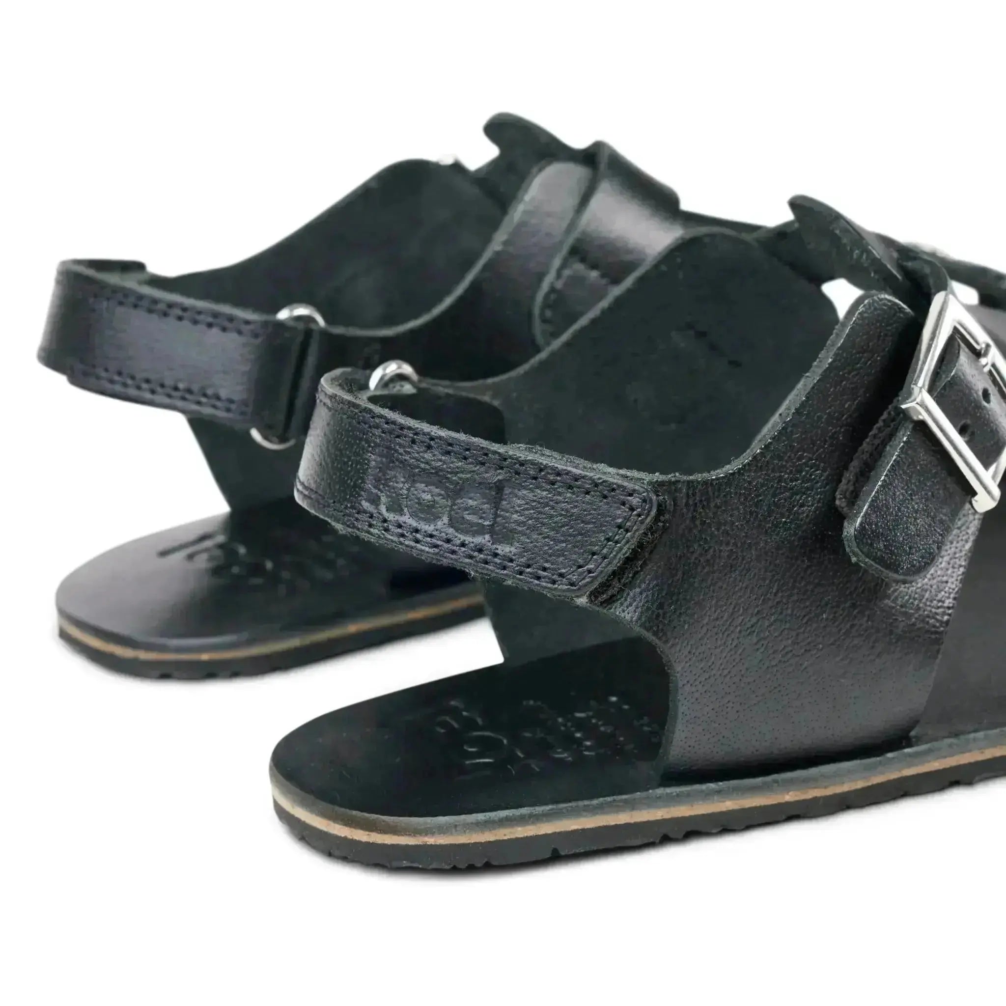 Koel - Ariata Napa Black - Sandalias barefoot de dedo