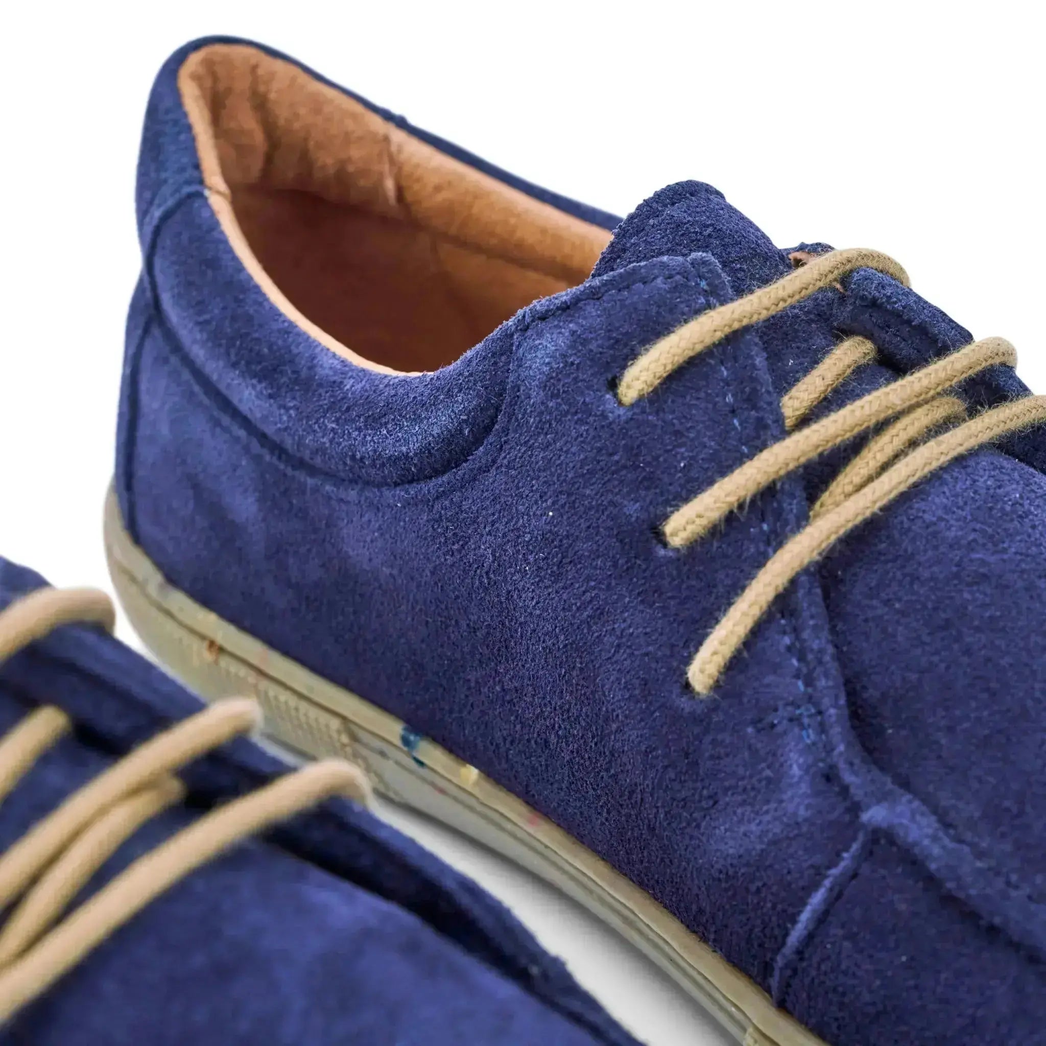 Koel - Fago Suede Navy - Náuticos barefoot "Wallabee"