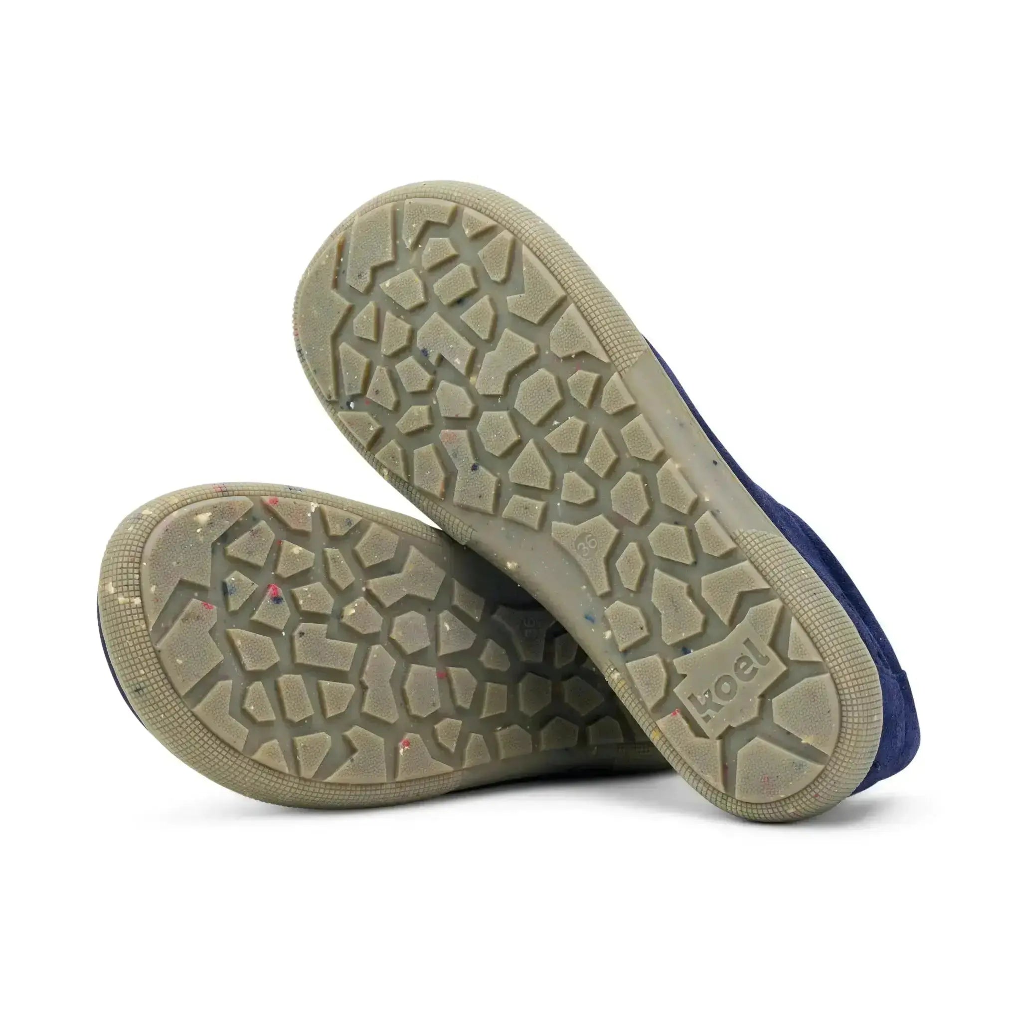 Koel - Fago Suede Navy - Náuticos barefoot "Wallabee"
