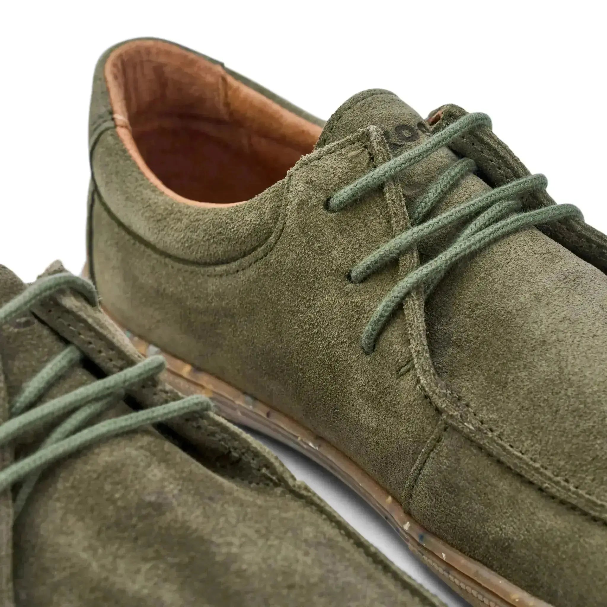Koel - Fago Suede Olive - Náuticos barefoot "Wallabee"