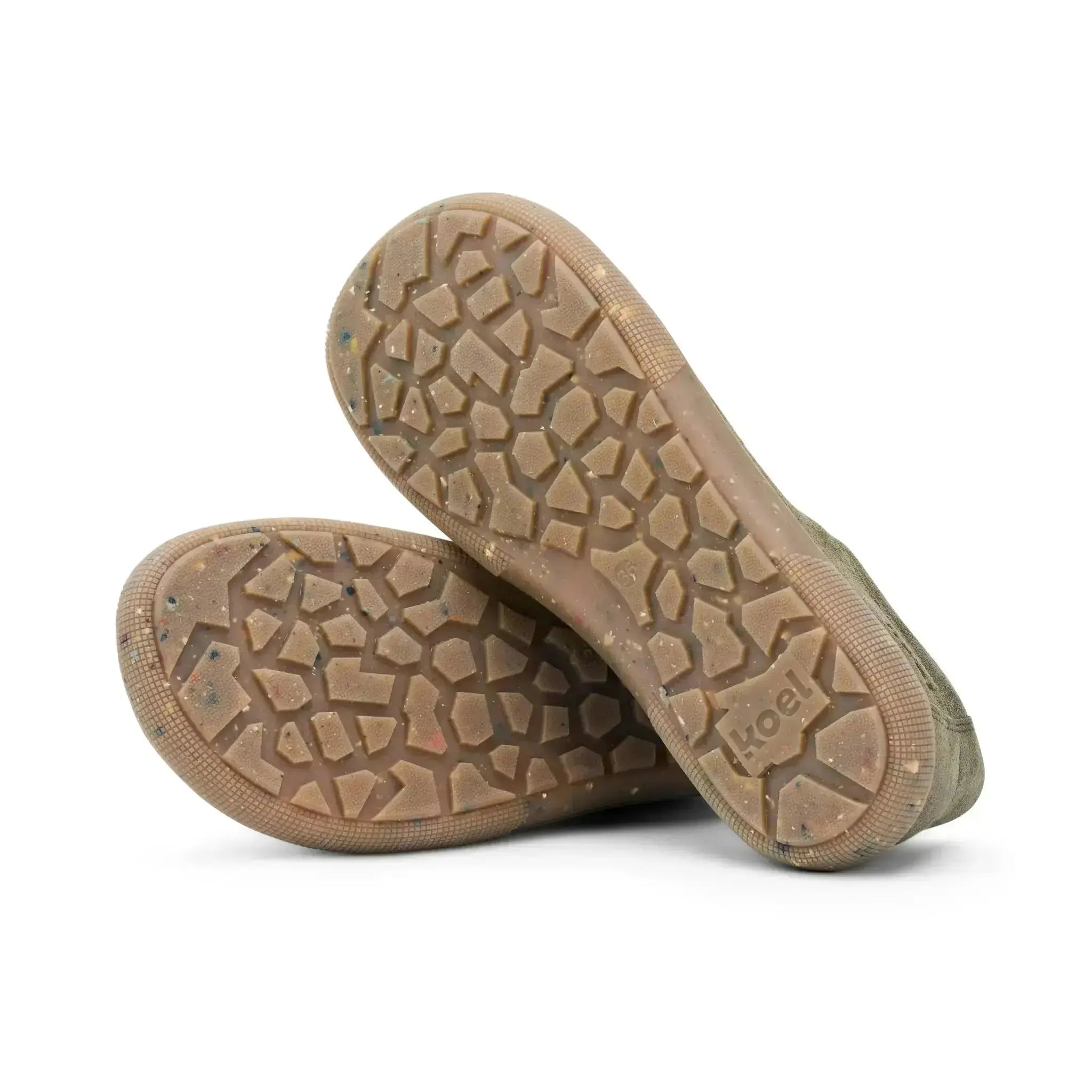 Koel - Fago Suede Olive - Náuticos barefoot "Wallabee"