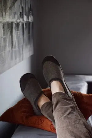 OmaKing - Tuuka Dark Grey - zapatillas de casa barefoot fieltro