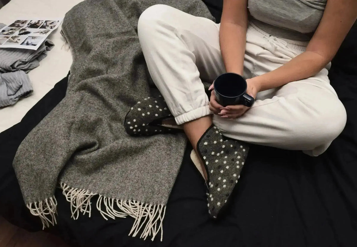 Omaking - Trolla Grey Dots - zapatillas de casa barefoot de lana