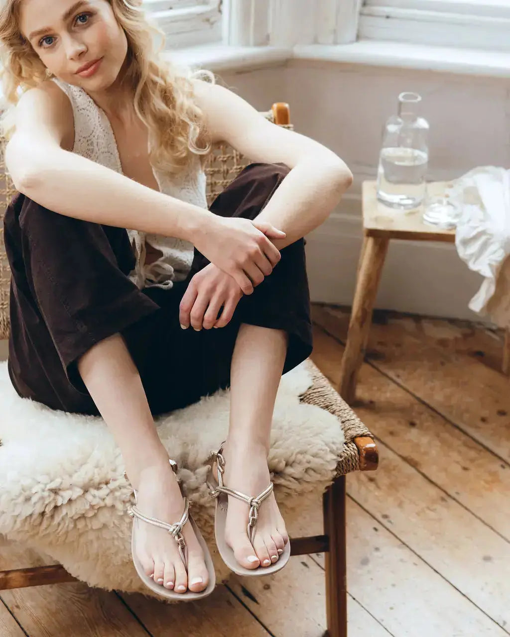 Xero Shoes - Genesis Leather Gold Metallic Women - Sandalias barefoot de dedo doradas para mujer