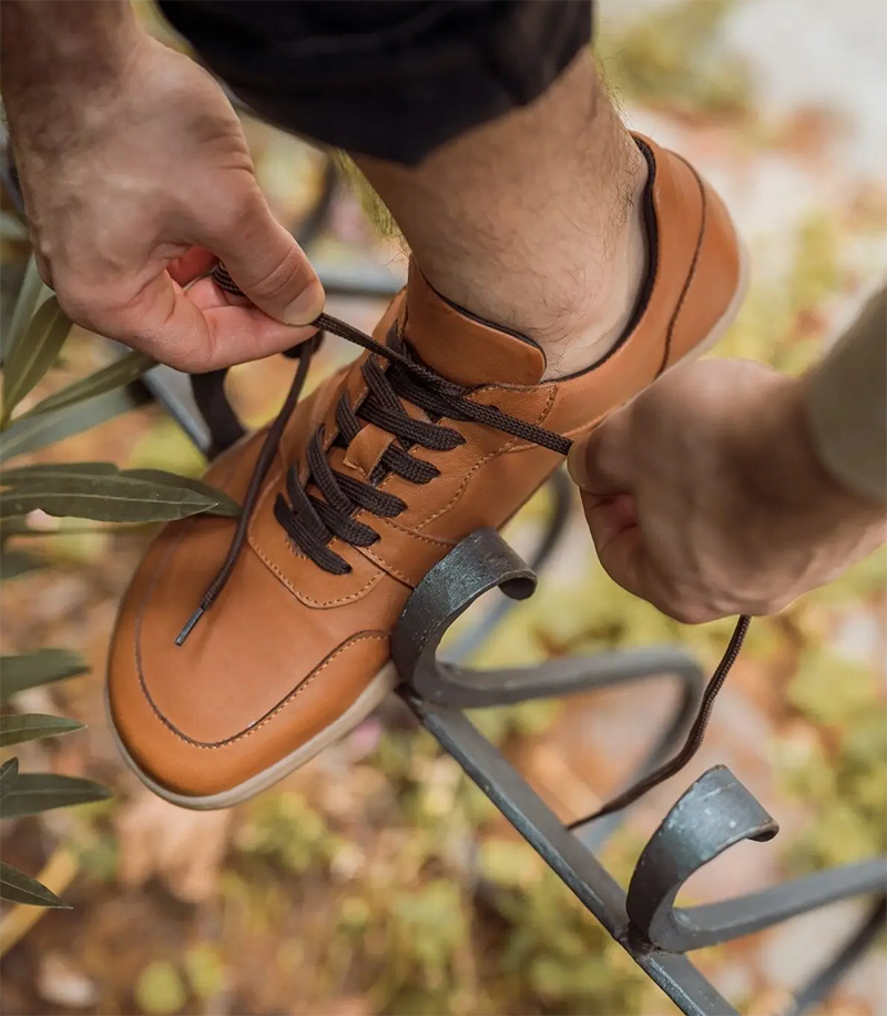 Cacles Barefoot Angles Fashion Dionysus-Cognac Zapatos barefoot Angles LIFESTYLE.png__PID:0ac3e15b-d16c-4351-a3e8-cb0cc92f30c1