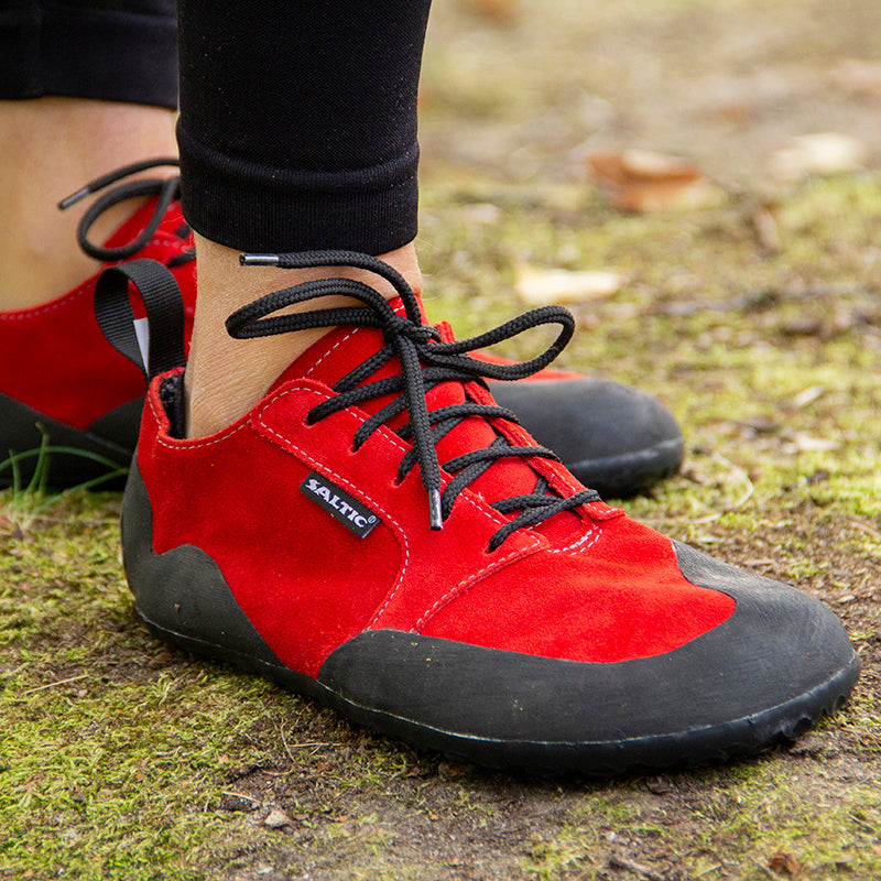 Saltic Outdoor Flat Red - Zapatillas barefoot unisex para senderismo rojas