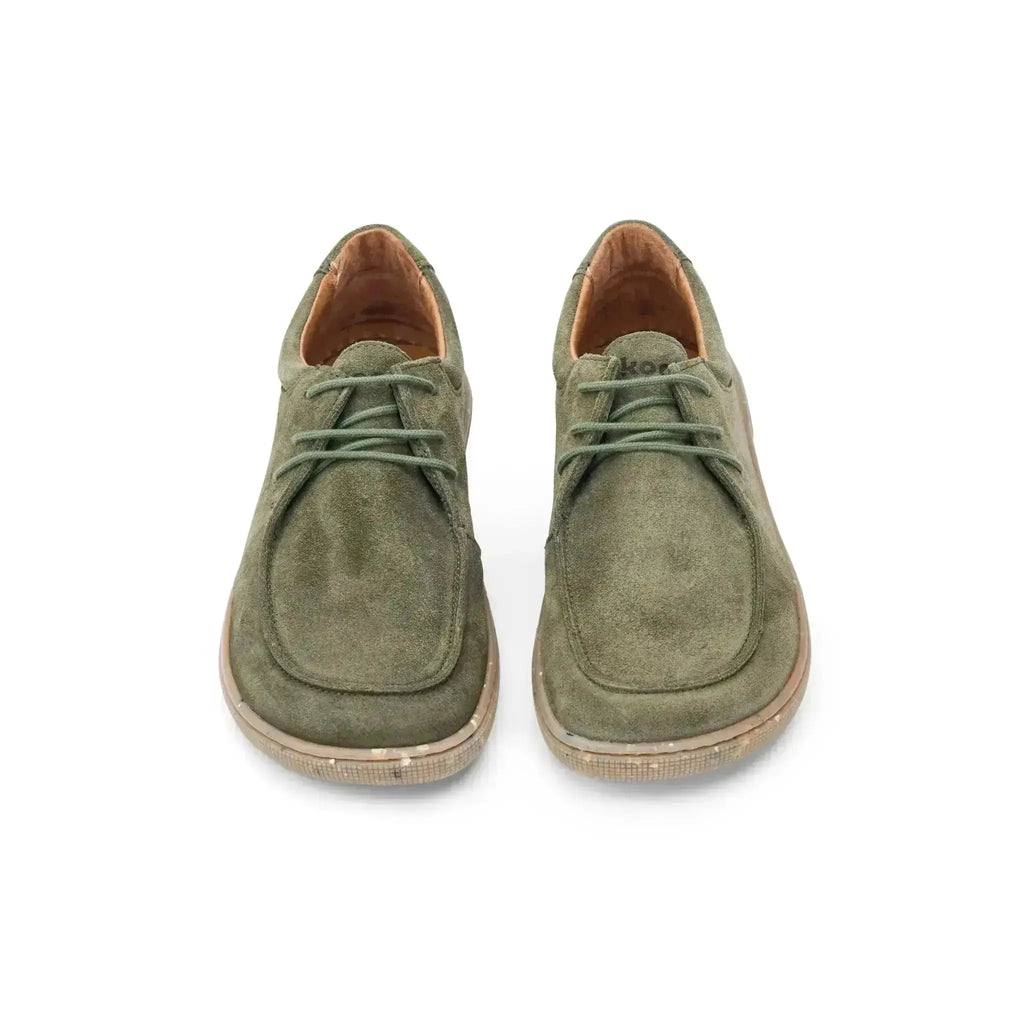 Koel - Fago Suede Olive - Náuticos barefoot "Wallabee"