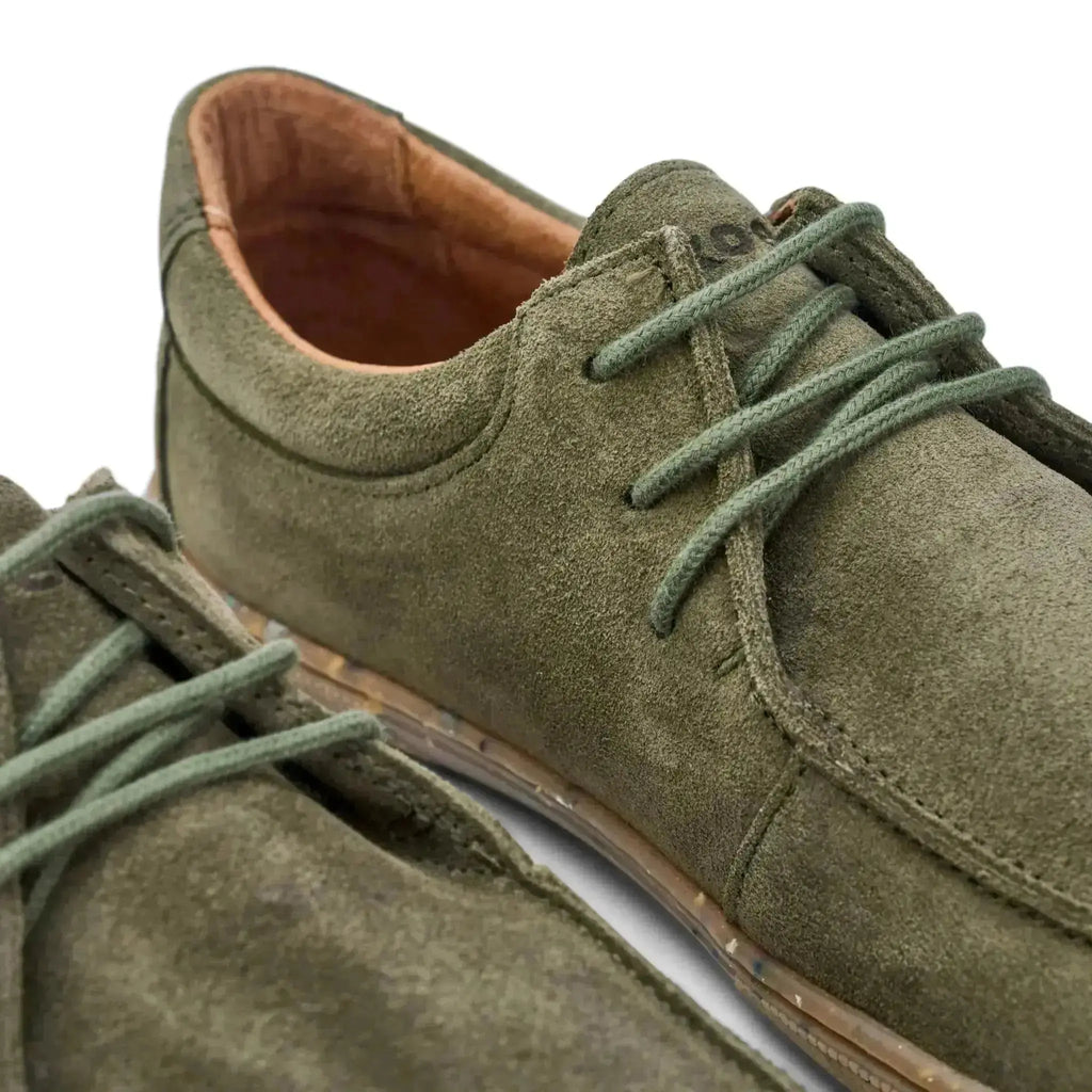 Koel - Fago Suede Olive - Náuticos barefoot "Wallabee"