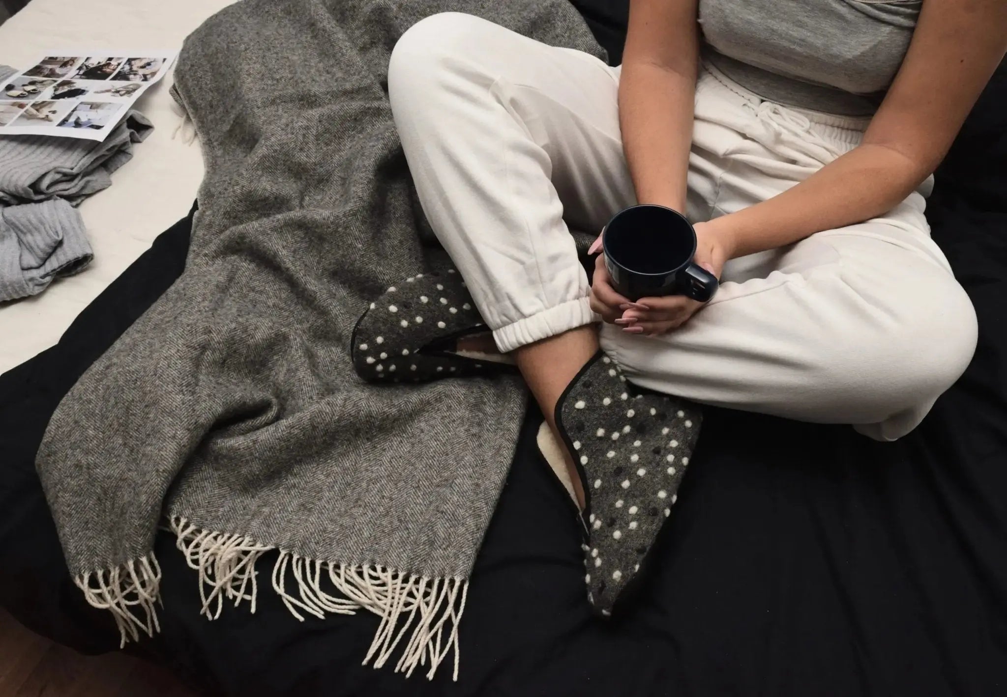 Omaking - Trolla Grey Dots - zapatillas de casa barefoot de lana