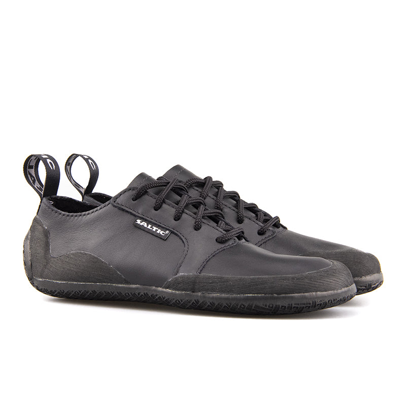 Saltic Outdoor Flat Black Nappa - Zapatillas barefoot unisex para senderismo negras