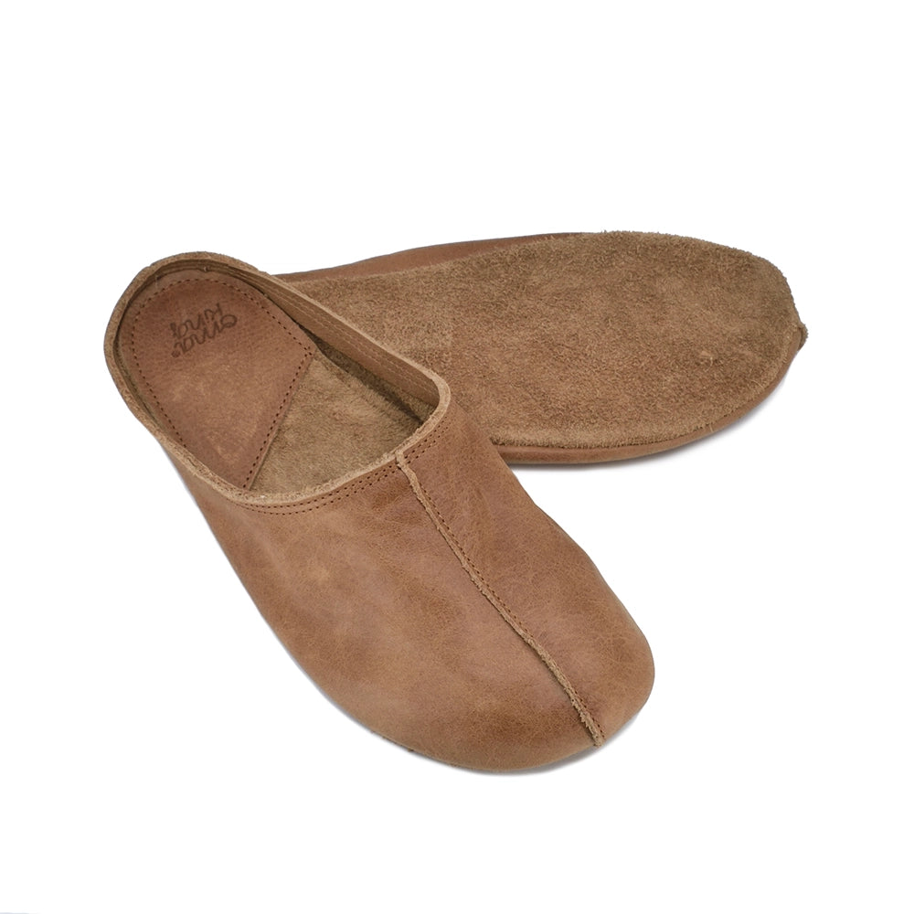OmaKing Sulbi Brown - Zapatillas de casa barefoot sin talón de cuero reciclado marrones