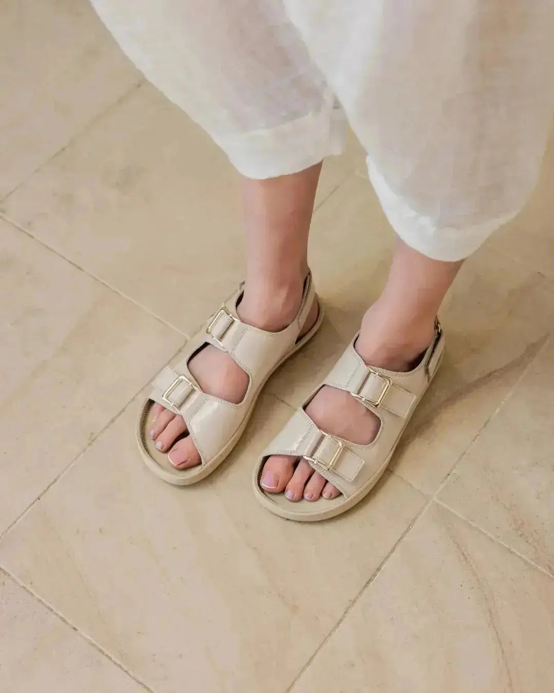 Shapen Dazzle Beige - Sandalias barefoot de hebillas