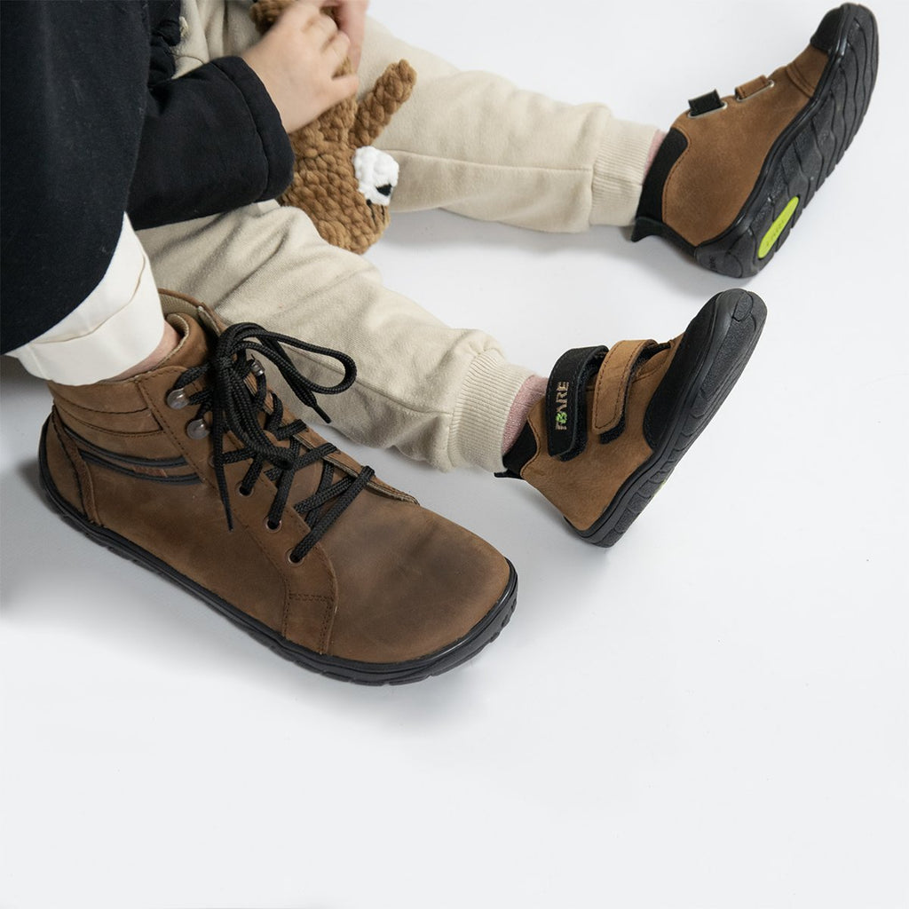 Fare Bare Kids Visby Brown - Botines barefoot otoñales para niños pequeños en cuero nubuck marrones