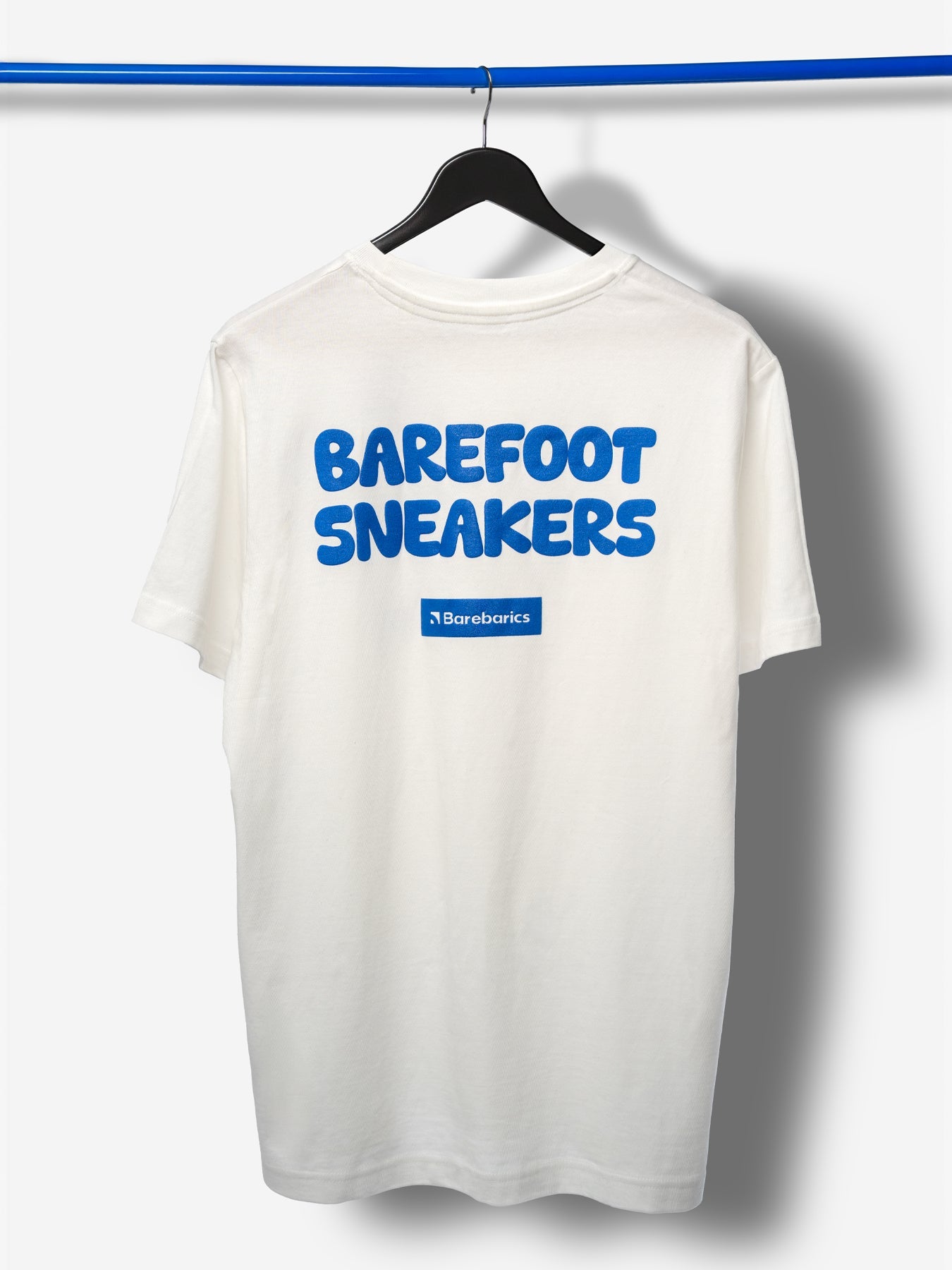 Barebarics - BoldTee Off White - Camiseta unisex - Cacles Barefoot