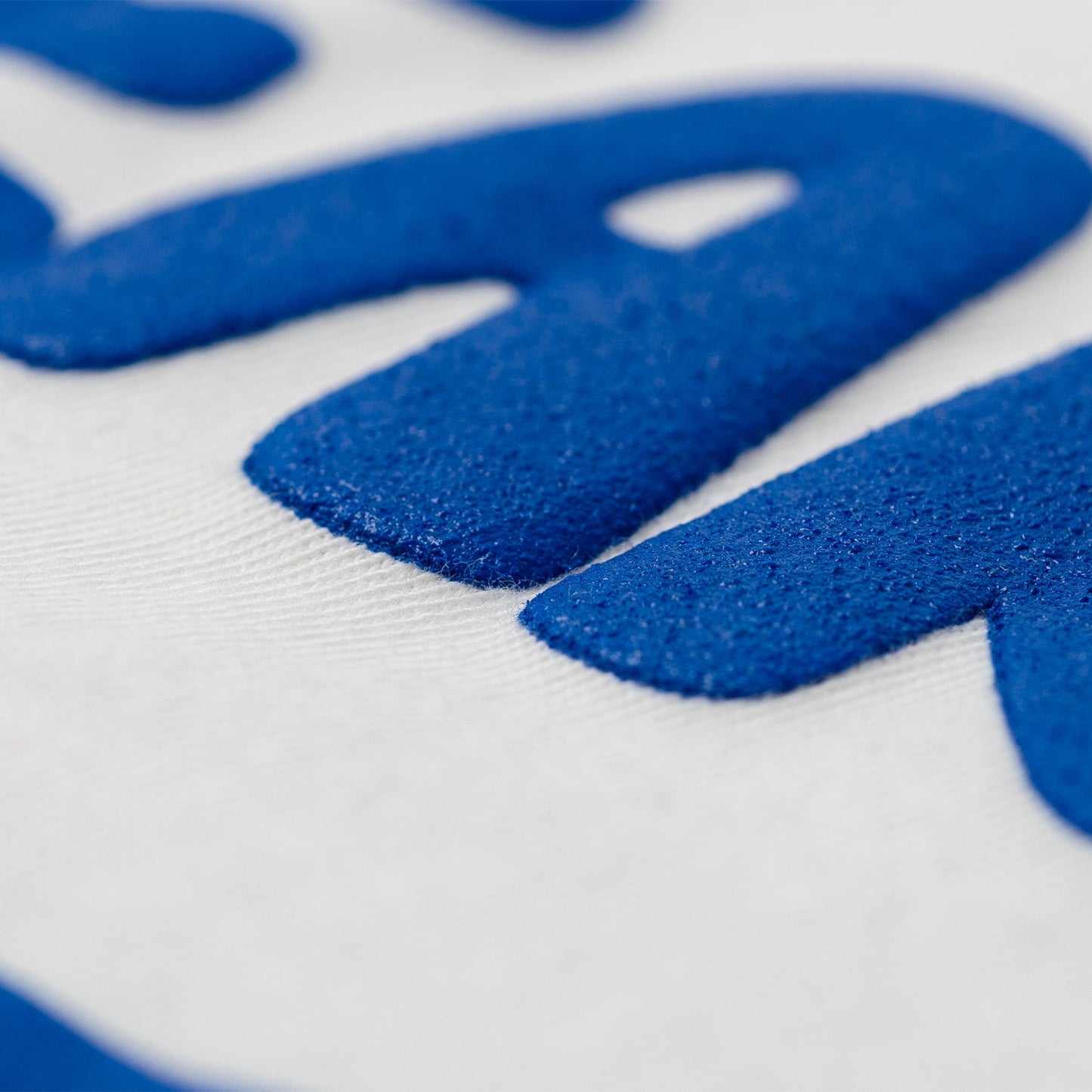 Barebarics - BoldTee Off White - Camiseta unisex - Cacles Barefoot