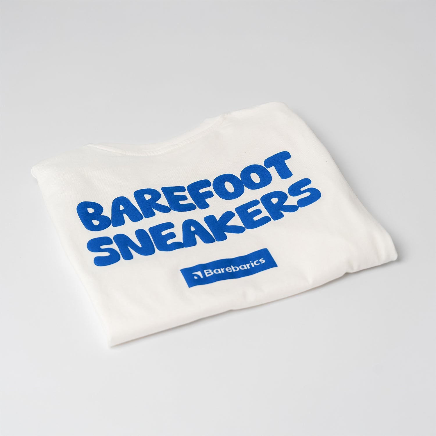 Barebarics - BoldTee Off White - Camiseta unisex - Cacles Barefoot