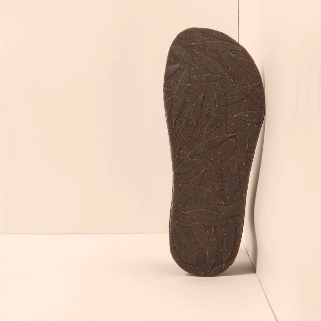 El Naturalista 5672C Bare Pleasant Brown - Botines "pisacacas" barefoot calientes marrones