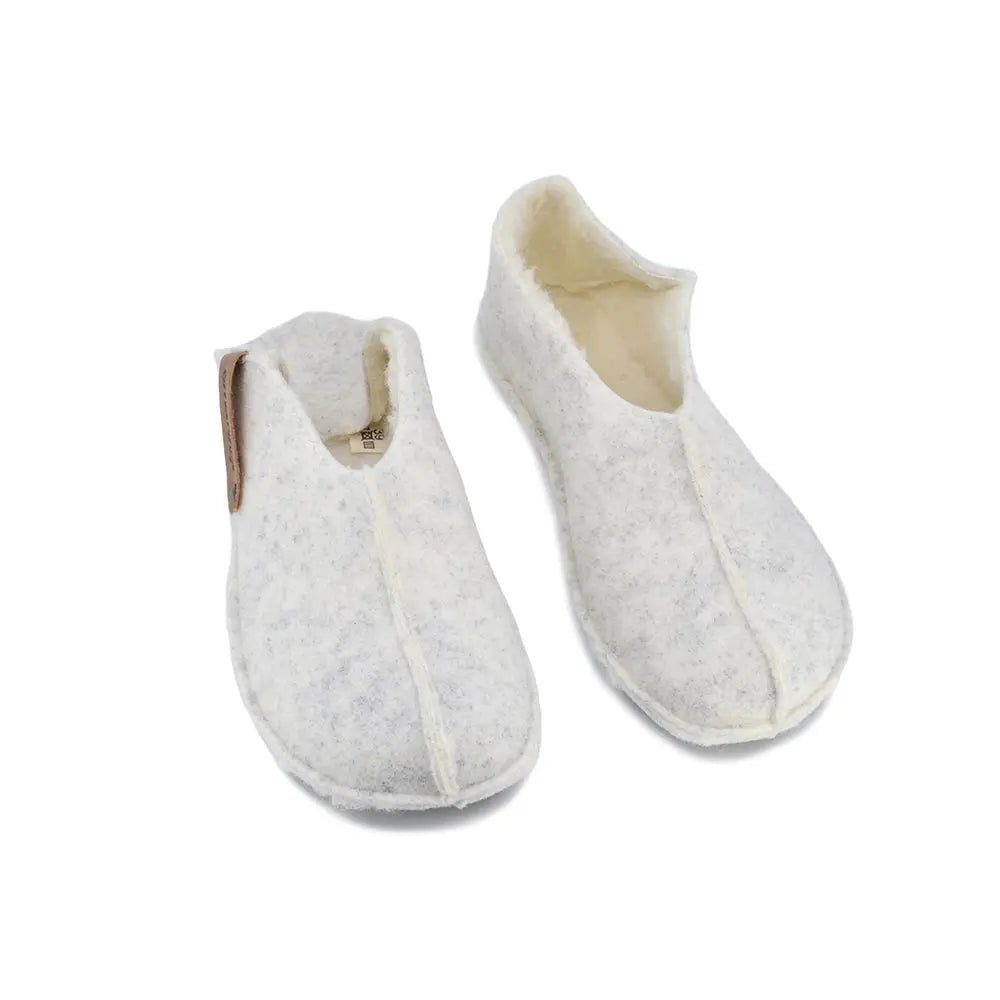 Omaking - Tohkri White - babuchas de casa barefoot fieltro y lana